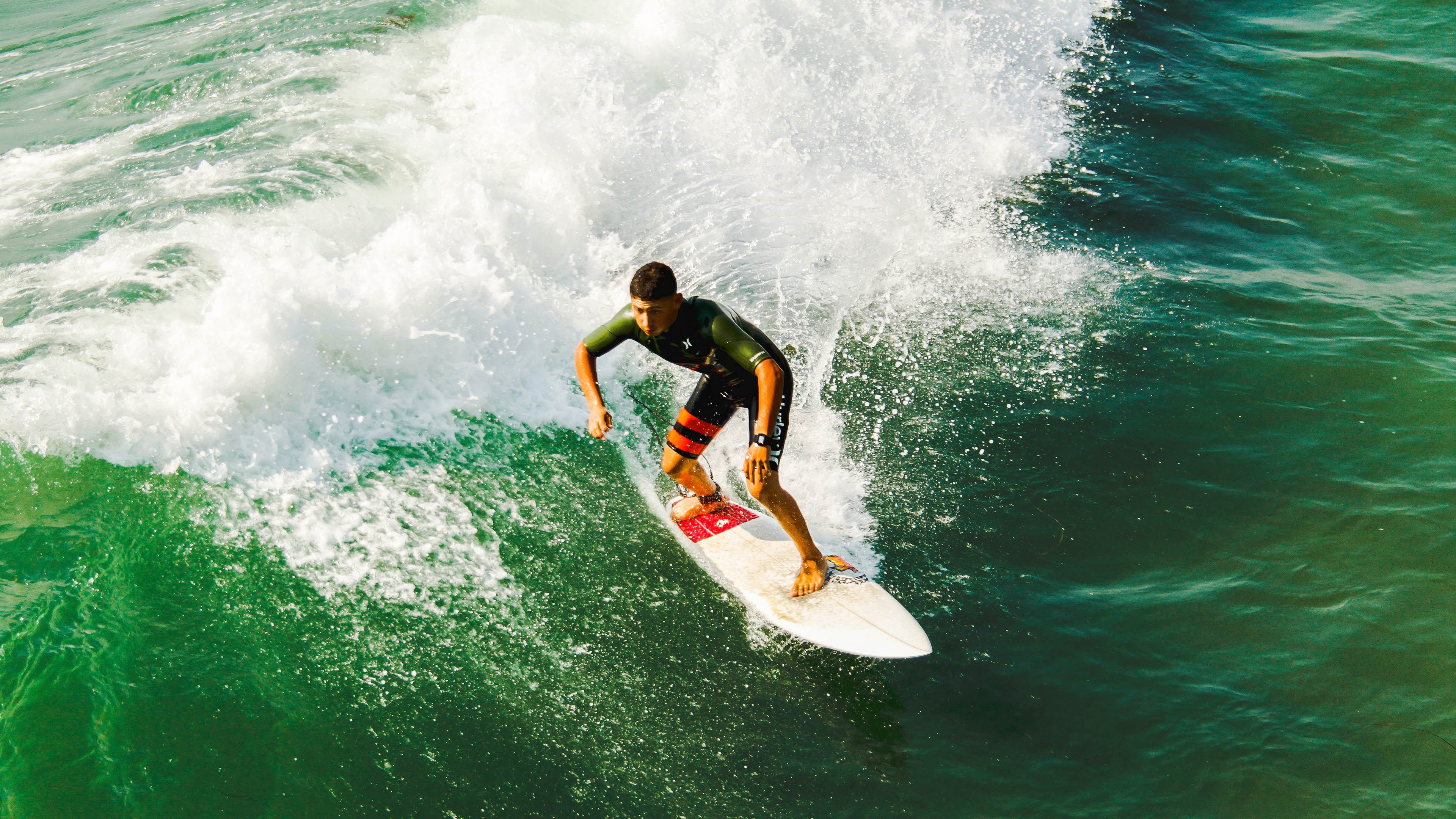“城市水塔外墙攀爬赛” 试验性活动吸引极限玩家